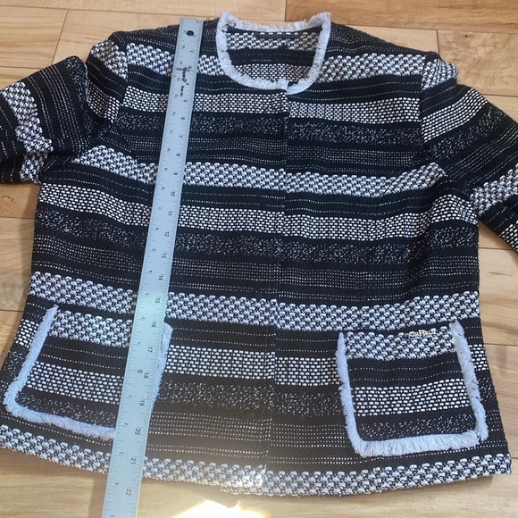 AirField Striped Black and White Blazer - Picture 6 of 17